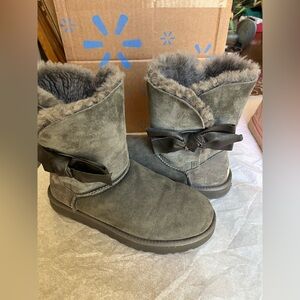 UGG LEATHER BOW SUEDE BOOTS